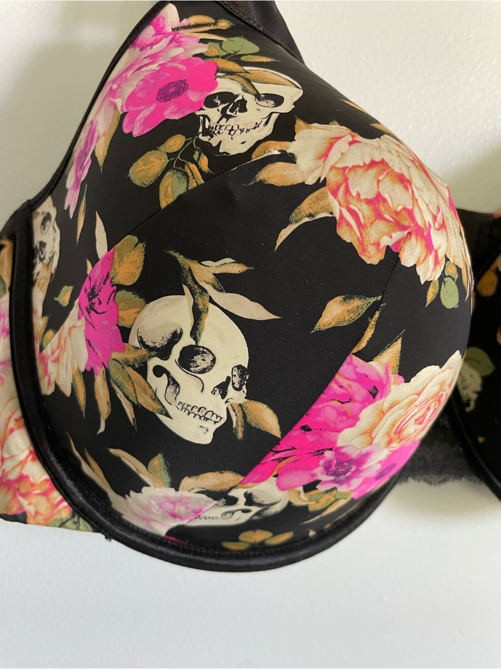 Torrid Curve Floral Skull Print Underwire Bra - Black & Pink size 44DDD - Picture 2 of 4